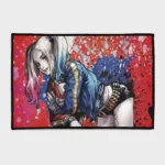 This Quinn rug brings superhero style to any girls' room. Perfect as a gift idea, it adds a stylish and bold touch to your decor, ideal for fans of the character.